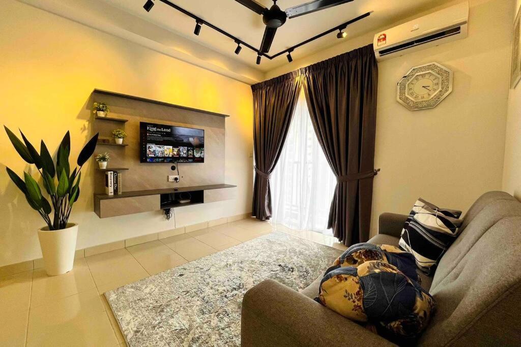 3br Modern Cozy Near Klia *