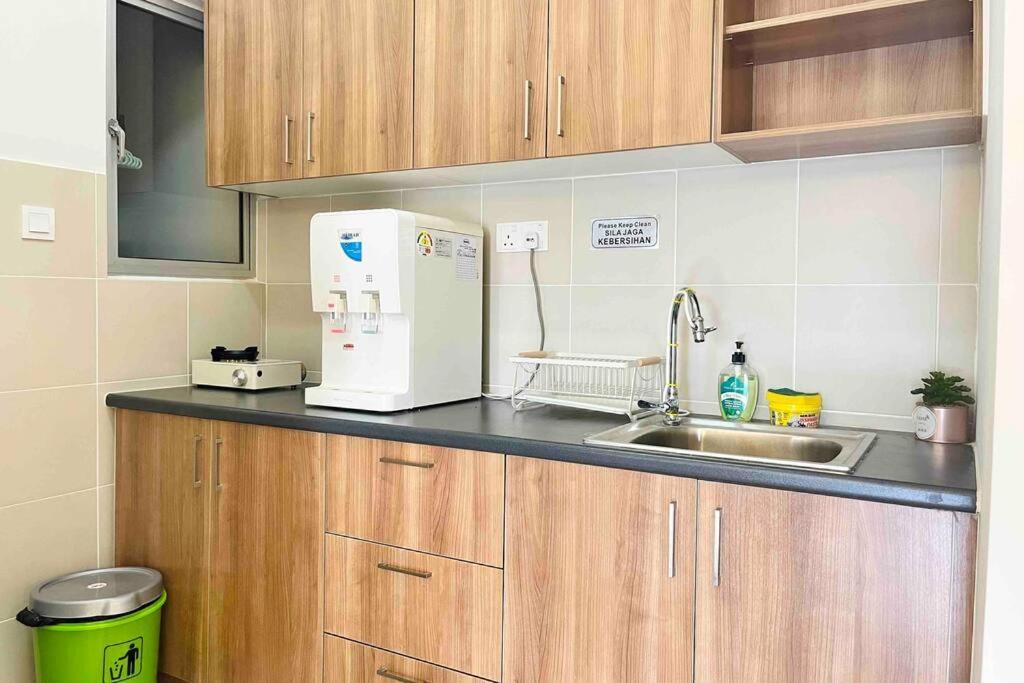 3br Modern Cozy Near Klia Apartment Sepang