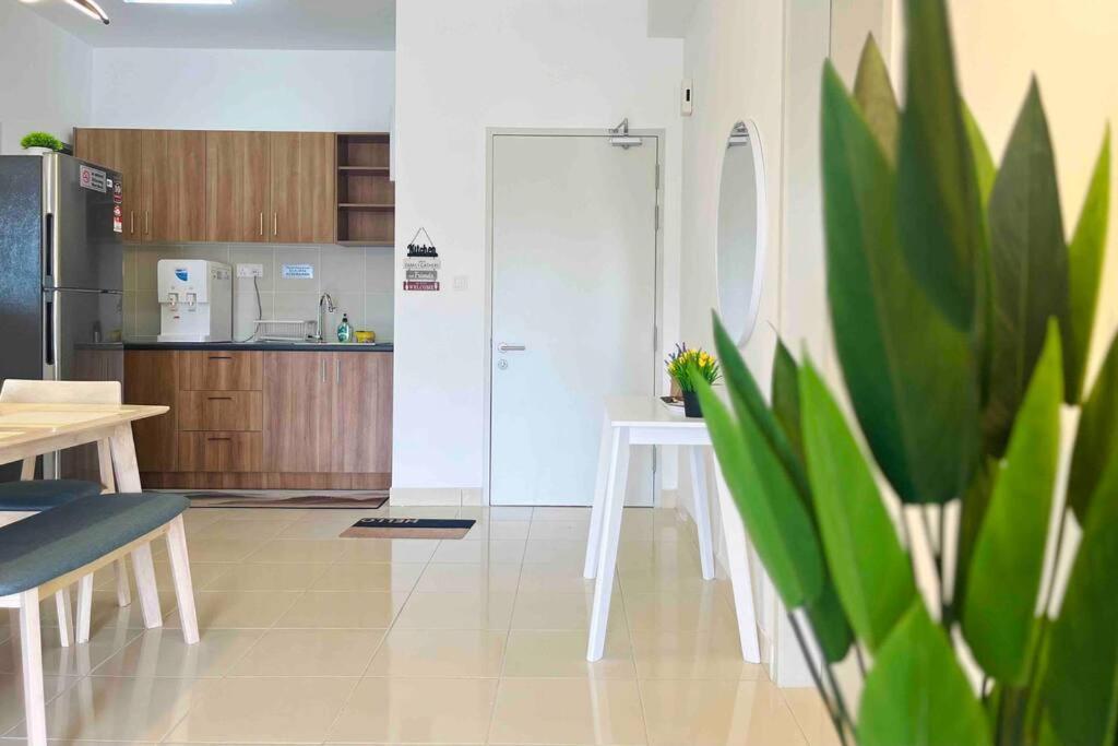 3br Modern Cozy Near Klia Apartment *