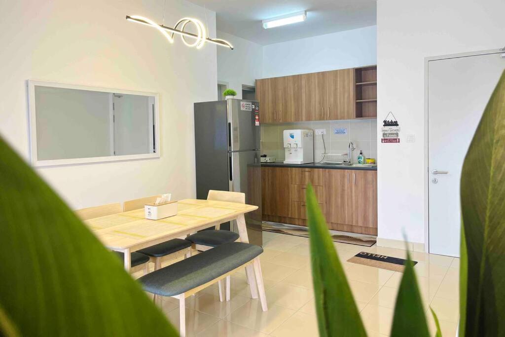 3br Modern Cozy Near Klia Apartment *